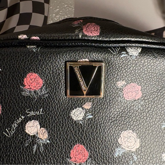 Victoria’s Secret Bond Street Floral Crossbody - Picture 4 of 8